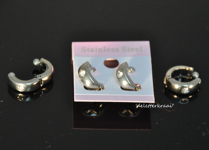 Magnetische oorbellen RINGETJE zilverkleur met klein strass steentje, geen gaatjes nodig!