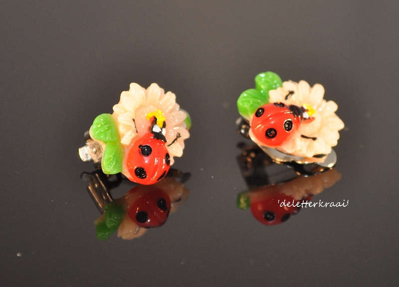 Clipoorbellen bloem met lieveheersbeestje zalm / lichtoranje