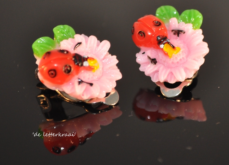 Clipoorbellen bloem met lieveheersbeestje lichtroze